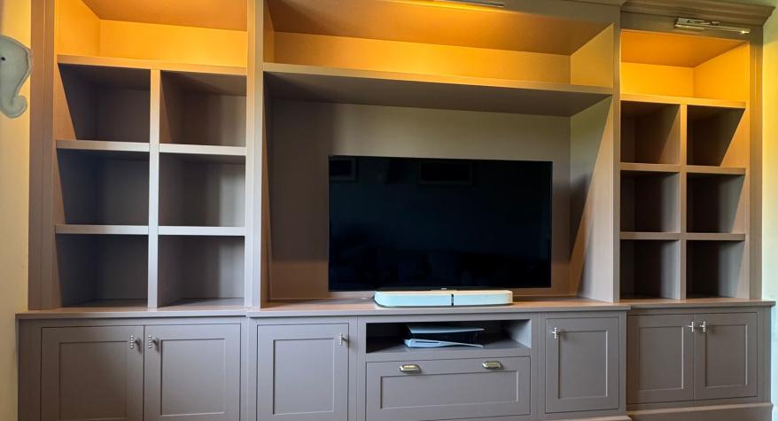 Media wall lighting 